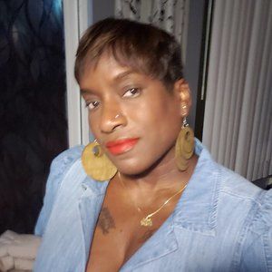 Meet your Posher, Felicia